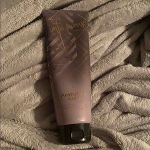 Australian gold infamous bronzer tanning lotion